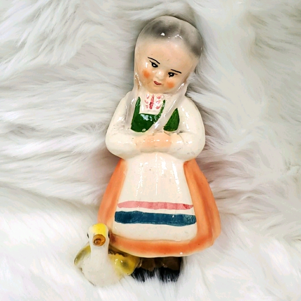 Vintage Nasco Italy Pottery figurine girl and duck